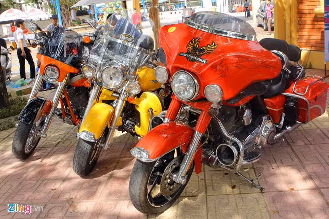 Hội Harley-Davidson Hà Nội mang đến 5 mẫu xe bao gồm bộ ba Harley-Davidson Street Glide 2010 CVO 1803cc, model Road King phiên bản thường và mẫu Convertible 1803cc, CVO 2010.