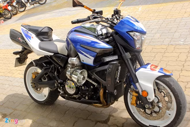 Mẫu Suzuki B-King độ.