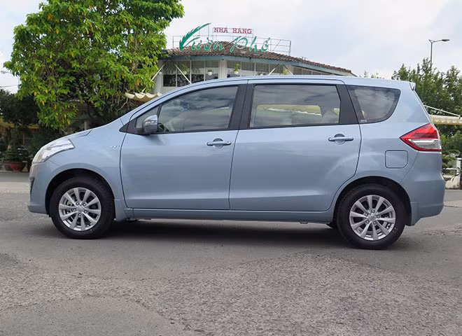 Mẫu xe này có chiều dài tổng thể 4.265 mm (ngang với các mẫu sedan hạng nhỏ như Toyota Vios, Honda City), chiều rộng 1.695 mm, chiều cao 1.685 mm. Chiều dài cơ sở của xe ở mức 2.740 mm.