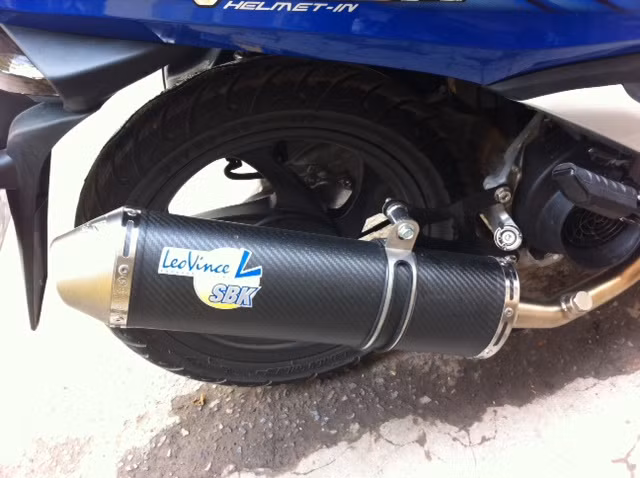Cây pô LeoVince SBK tạo cho xe một âm thanh trầm ấm.