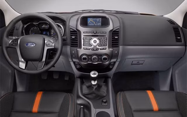 Đây là một trong những mẫu xe bán tải bán chạy nhất thị trường Việt.