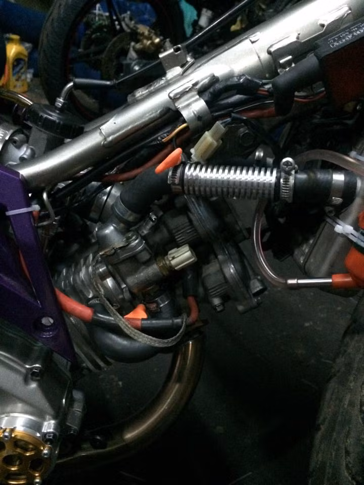 Ống giải nhiệt cao cấp cùng tăng áp Nology đánh lửa mạnh mẽ.