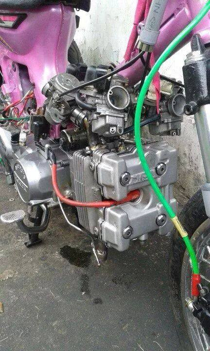 Một chiếc Dream với dàn tem hồng dịu dàng được độ tới 4 bình xăng con từng khiến dân chơi xe bàn tán.