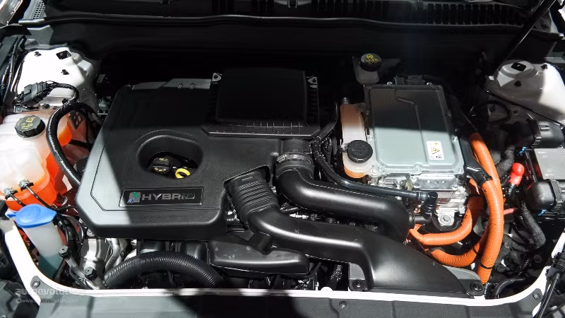 Ngoài ra còn có động cơ 2 lít Turbo diesel 180 mã lực tiết kiệm nhiên liệu, hạn chế phát khí thải chỉ 94 g C02/km.