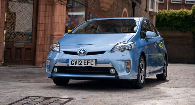 Prius: Prius trong tiếng Latin có nghĩa là “trước tiên”, nó ám chỉ tính tiên phong của mình vì tại thời điểm trước khi mẫu xe này xuất hiện tại Nhật Bản năm 1997, chưa từng có mẫu xe hybrid nào được sản xuất với số lượng lớn như nó.