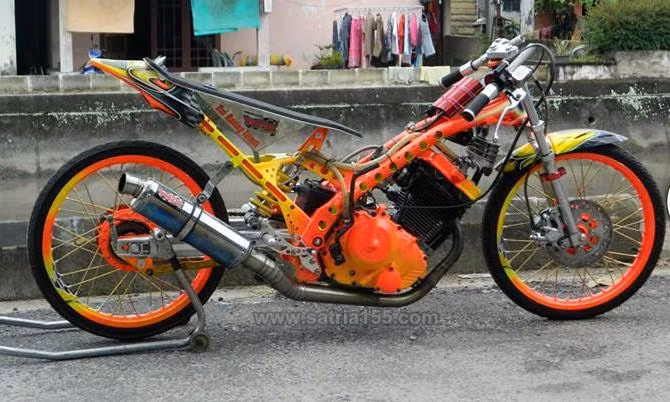 Raider độ theo phong cách drag nổi bật.