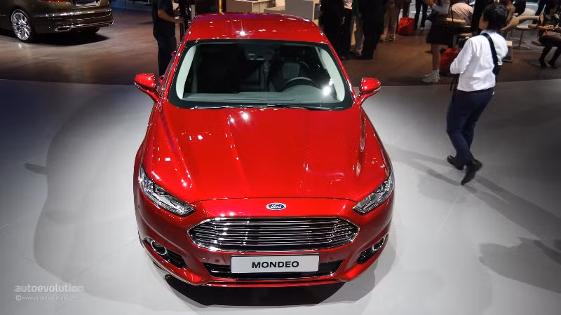 Ngoài ra, xe còn được trang bị thêm hệ thống điều khiển vector mô-men xoắn, điều khiển hệ thống giảm xóc Active Nibble Compensation system.