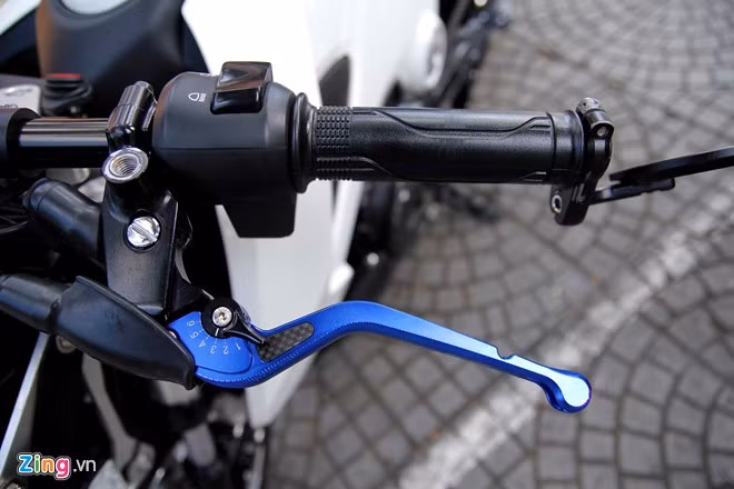 Tay côn bằng nhôm, mạ màu xanh nước biển.