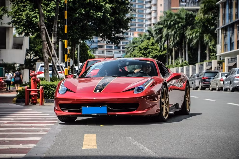 Do là thị trường quan trọng nên các hãng xe thay nhau "lấy lòng" khách hàng tại đây bằng phiên bản đặc biệt. Điển hình như Ferrari 458 italia phiên bản rồng để kỷ niệm 20 năm thương hiệu này có mặt tại Trung Quốc.