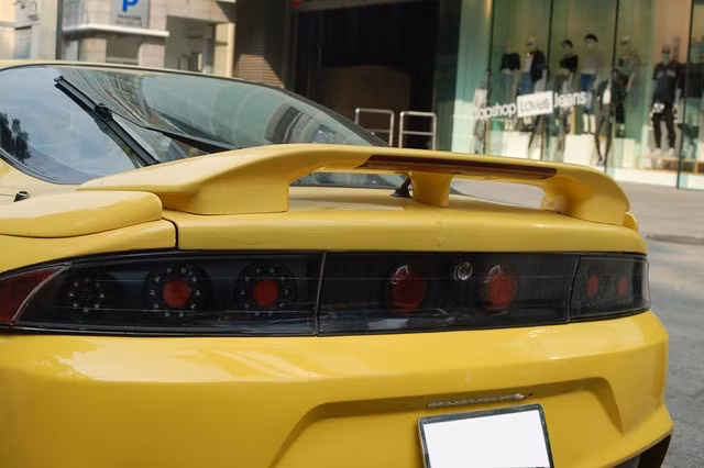 Việc tạo hình tượng mới cho chiếc Coupe thể thao đến từ đất nước mặt trời mọc không chỉ dừng ở đó, chọn màu vàng chanh làm bộ áo khoác cho Eclipse mỗi khi xuống phố cho thấy chủ nhân muốn thu hút nhiều ánh mắt dõi theo.