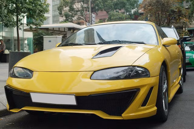 "Trái tim" trên phiên bản thứ 2 mạnh hơn 15 mã lực so với phiên bản đầu tiên, cụ thể ở động cơ 2.0 lít I4 Turbo cho công suất cực đại 210 mã lực so với 195 mã lực của phiên bản đầu tiên. Tại thị trường Việt Nam một chiếc Mitsubishi Eclipse Coupe có giá vào khoảng 260 triệu đồng, một mức giá mềm cho người chơi.