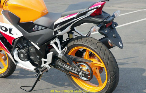 Mẫu sportcity mới được trang bị hệ thống phun xăng điện tử PGM-FI, đạt tiêu chuẩn khí thải Euro 3, giúp tiết kiệm nhiên liệu hơn bản hiện hành.