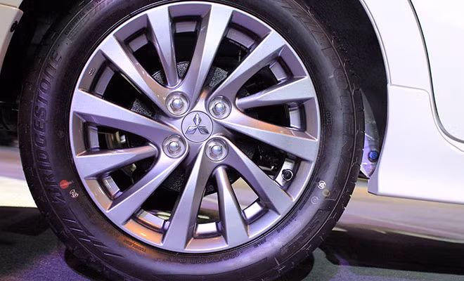 Với mức giá này, Outlander Sport rẻ hơn đối thủ đồng hương Honda CR-V 2.0 từ 30 đến 128 triệu đồng.