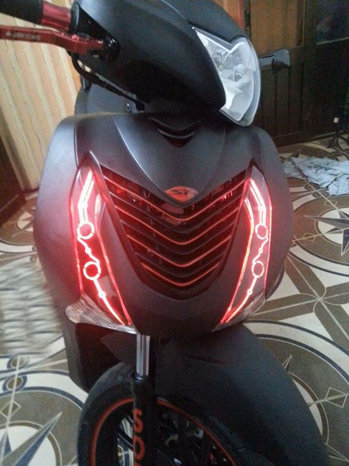 Dàn đèn nổi bật khi về đêm.