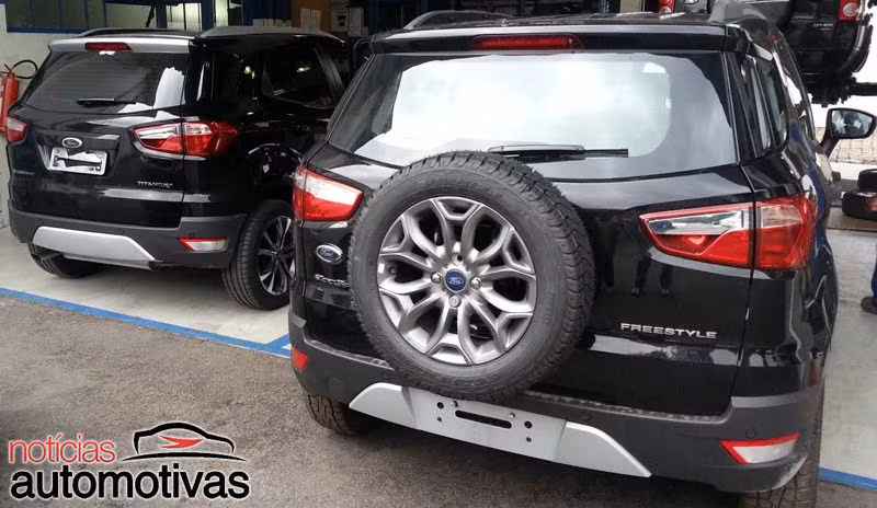 Ngoại hình khác biệt của EcoSport sau khi được độ lại so với nguyên mẫu.