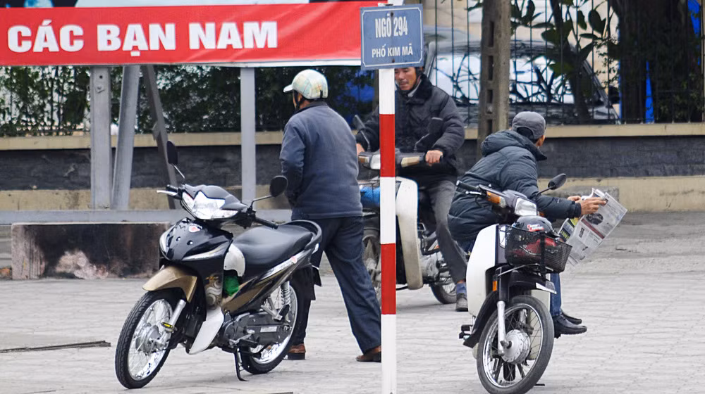 Không còn nhiều người sử dụng xe máy Tàu làm phương tiện chở khách.