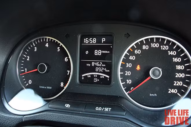 Tại thị trường Việt Nam, xe sử dụng động cơ xăng I4 dung tích 1.6 lít cho công suất tối đa 105 mã lực tại vòng tua 5200 vòng/phút và mô-men xoắn cực đại 153 Nm tại vòng tua 3800 vòng/phút.