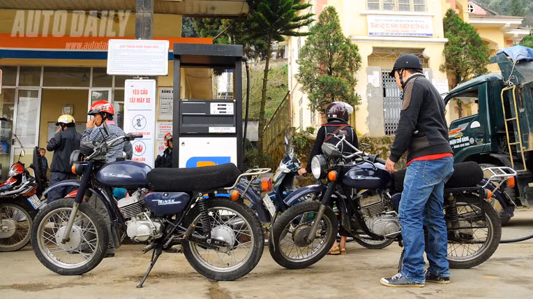 Khi chạy đường dài, các bạn cần chuẩn bị mang theo một số thứ đồ cần thiết cho xe Minsk.