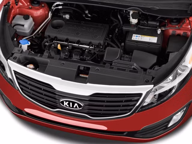 2015 Kia Sportage được trang bị động cơ 2.4L 4 xi-lanh cho công suất 182 mã lực kết hợp cùng hộp số tự động 6 cấp.
