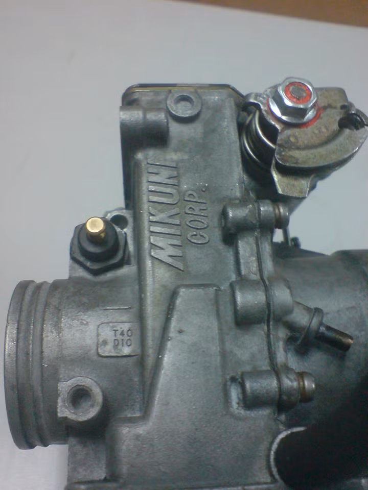 Cận cảnh bình xăng của xe.