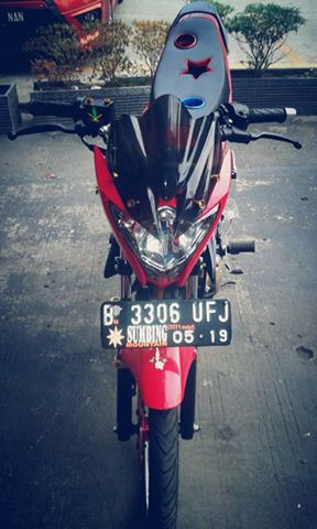 Đầu xe có thiết kế khá dữ dằn.