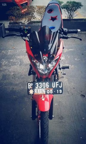 Đầu xe có thiết kế khá dữ dằn.