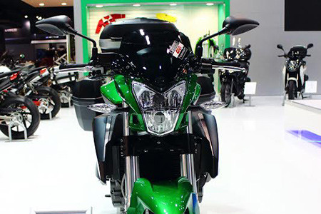 Kết hợp với động cơ này là hộp số 6 cấp.