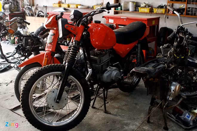 Hầu hết những chiếc xe cũ được phục chế để thỏa mãn niềm đam mê cũng như việc tạo nên một bộ sưu tập độc đáo từ chủ xưởng. Hiện ông chủ của xưởng phục chế này sở hữu một số chiếc xe khá hiếm như mẫu xe thể thao Buell 1998 hay Kawasaki CB 1970.