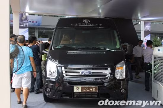 Mẫu xe Ford Transit nâng cấp theo gói độ thứ nhất (President) có tổng trị giá 1,7 tỷ đồng, trong đó bao gồm giá xe mới là 846 triệu đồng.