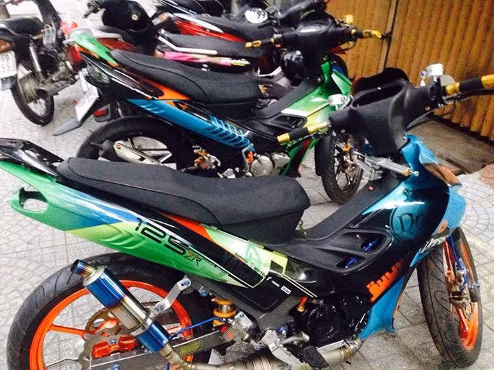 Yamaha Z125R tại Malaysia được gọi với cái tên quen thuộc YaZ tại Việt Nam. Đây là dòng xe 2 thì nhưng có tốc độ cao. Nhiều dân chơi Việt đam mê dòng xe này và cũng không ít bản độ đẹp được ra đời.