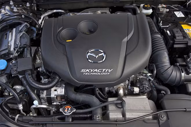 Phiên bản cao cấp hơn sử dụng động cơ dung tích 2.5 lít, 4 xi-lanh, với công suất tối đa 184 mã lực, mô-men xoắn cực đại 250 Nm.