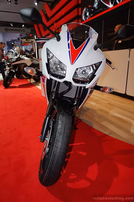 Động cơ xe có sự nâng cấp mạnh mẽ hơn cho công suất 30,4 mã lực và mô-men xoắn 27.07 Nm. Xe sử dụng hộp số 6 cấp.