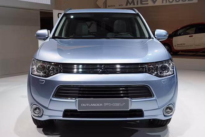 Hãng xe Nhật cũng sẽ mang về trưng bày mẫu concept Outlander PHEV.