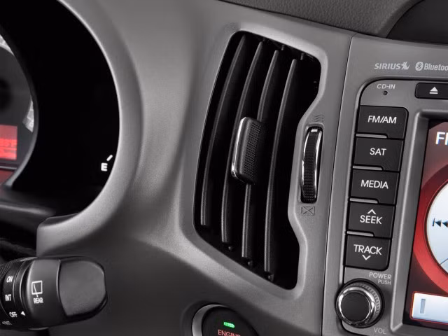 Hệ thống thông gió và điều hòa được bố trí hợp lý làm hài lòng hành khách ở bất cứ vị trí nào trên xe.