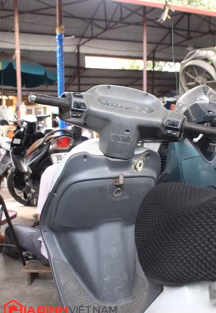 Chiếc xe này chưa ứng dụng công nghệ phun xăng điện tử nên người sử dụng rất ngại dùng vì... hao xăng.
