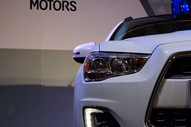 Bản CVT Premium có thêm khởi động bằng nút bấm và chìa khoá thông minh, đèn pha HID, đèn mở rộng góc chiếu sáng, đèn LED ban ngày, sưởi 2 ghế trước, cửa sổ trời panorama, ghế lái chỉnh điện 8 hướng, ghế da cao cấp.