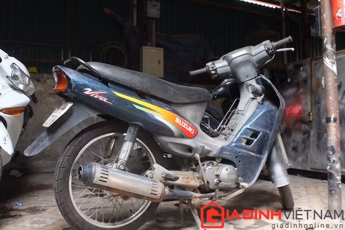 Thông thường một chiếc xe khi các chủ cửa hàng tại đây mua lại của người dùng hoặc một nguồn tiêu thụ nào đó đều phải trải qua các bước "tút tát" lại "nhan sắc".