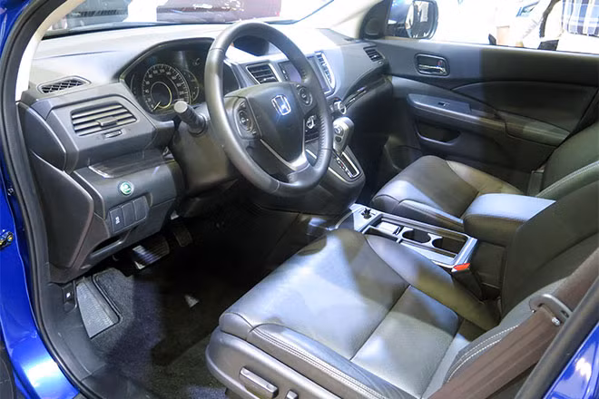 Nội thất xe được bổ sung thêm khá nhiều tiện nghi như màn hình cảm ứng 7 inch, hệ thống định vị và dẫn đường Sygic...