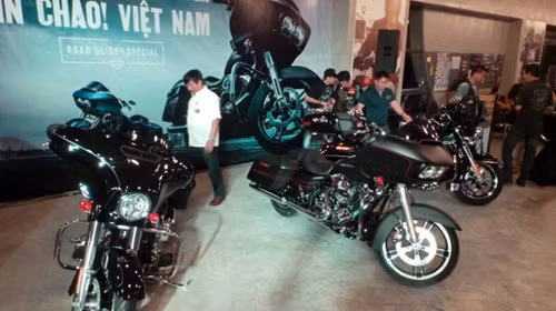 Soi ky 3 mau mo to Harley-Davidson tien ty vua ve VN