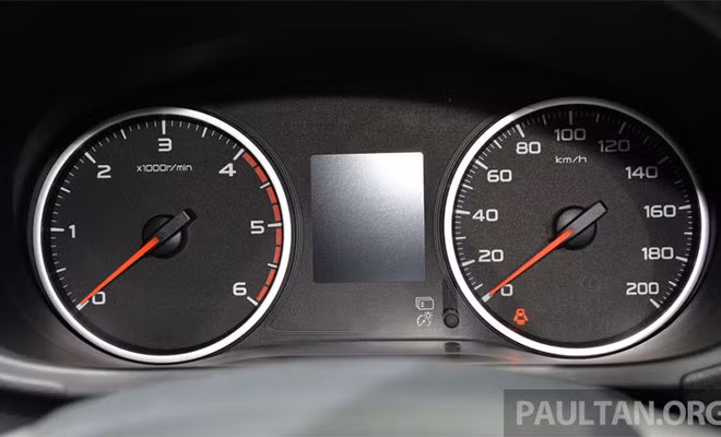 Tùy thuộc vào loại động cơ, xe sẽ đi kèm với hộp số sàn 5 hoặc 6 cấp và tùy chọn hộp số tự động 5 cấp.