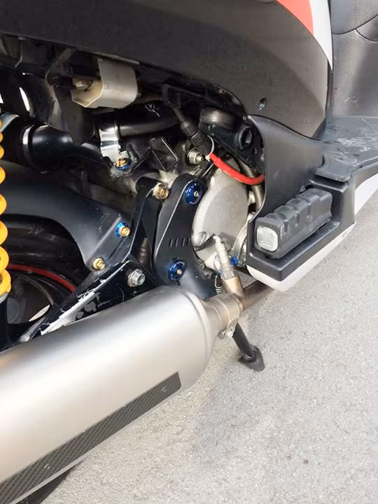 Tăng áp NGK đánh lửa mạnh mẽ.