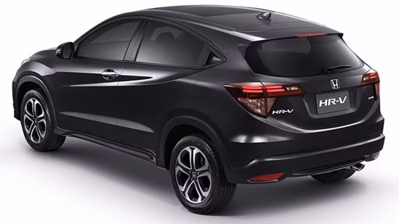 HR-V được phát triển dựa trên khung sườn của 2 người anh em Honda City và Jazz, nhưng có chiều dài sơ sở lớn hơn, kích thước 2.610 mm, dài hơn City 10 mm và dài hơn Jazz 80 mm. Với thiết kế 1 chiếc SUV, HR-V cao hơn hẳn so với 2 người anh em. Xe được trang bị mâm hợp kim 17 inch, lốp 215/55.