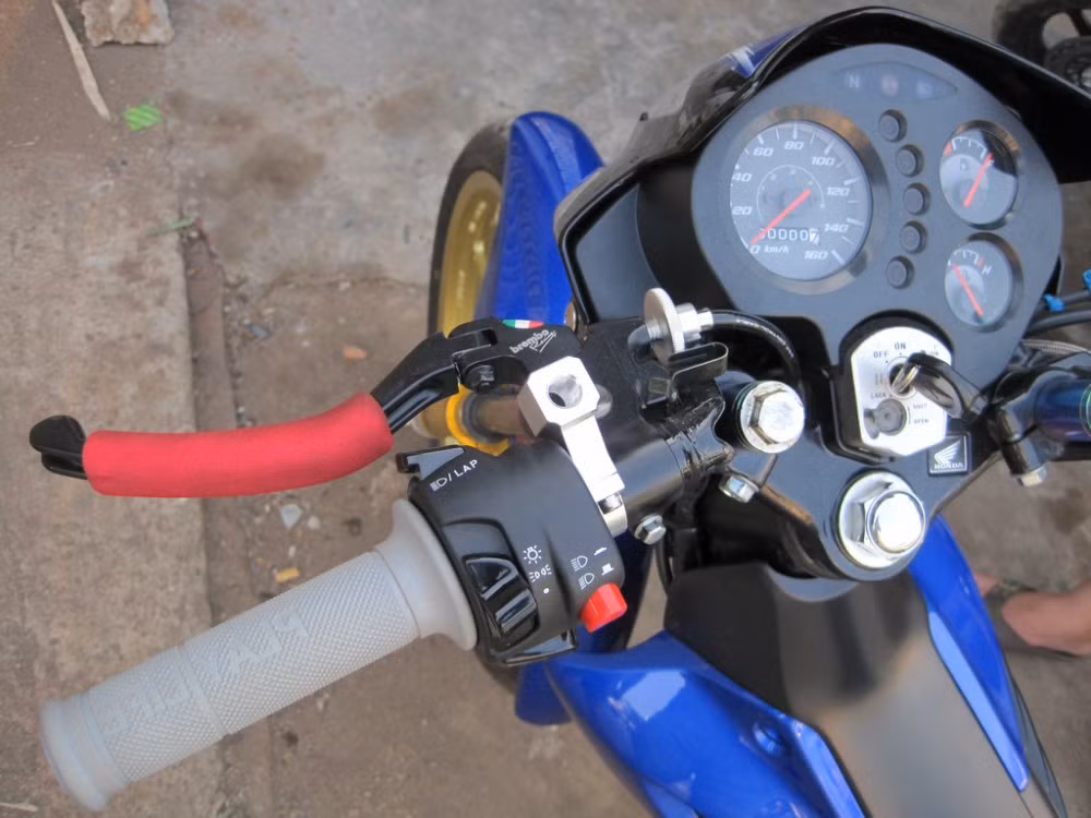 Tay côn Brembo kết hợp cùm R6.
