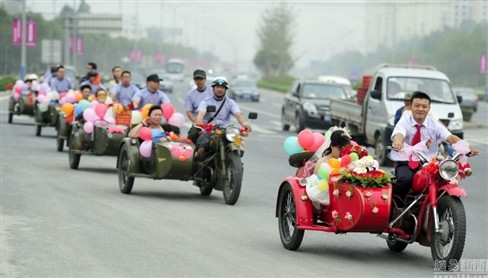 Một đám cưới ở Tế Nam ngày 6/7/2011.