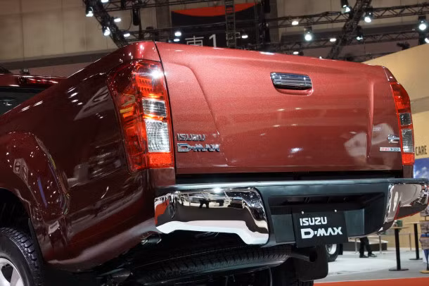 Các hệ thống an toàn bao gồm hệ thống trợ lực phanh BA, ABS, EBD, túi khí đôi trước.