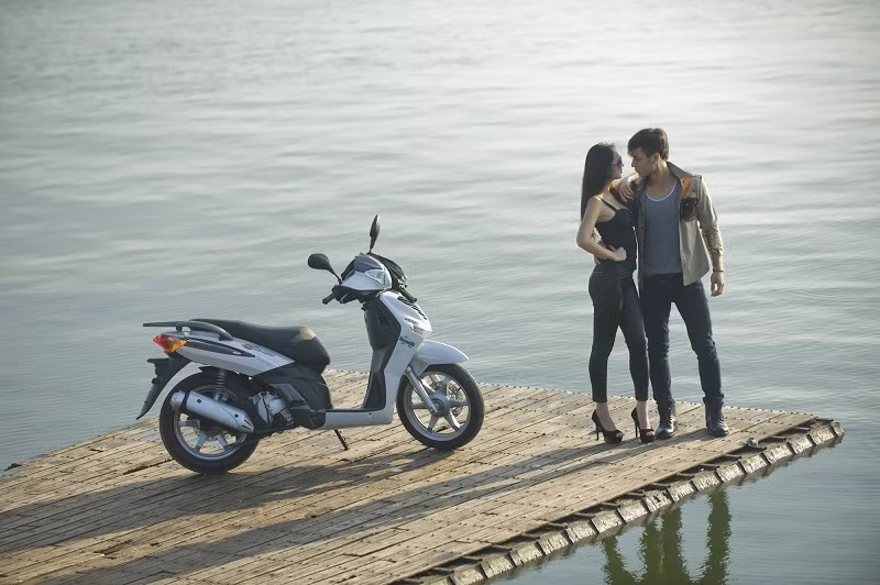 Tại thị trường Việt Nam, Caffé Nero 150 sẽ cạnh tranh trực tiếp với Honda SH 150i về giá bán và SYM về công nghệ.