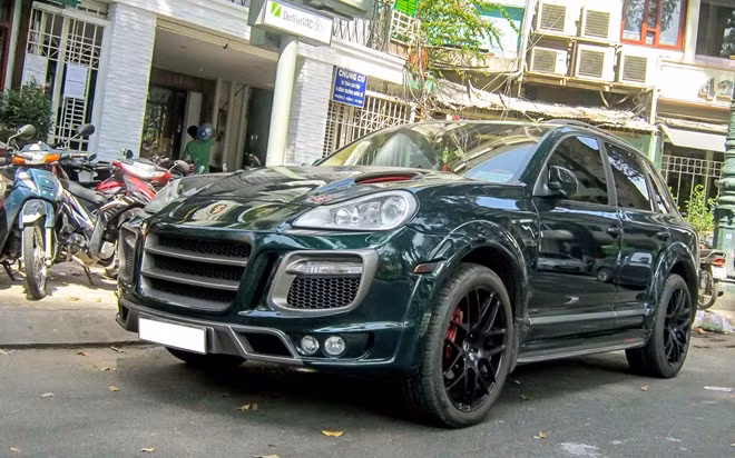 Porsche Cayenne S được trang bị động cơ 8 xi-lanh V8, dung tích 4.8 lít, sản sinh 385 mã lực.