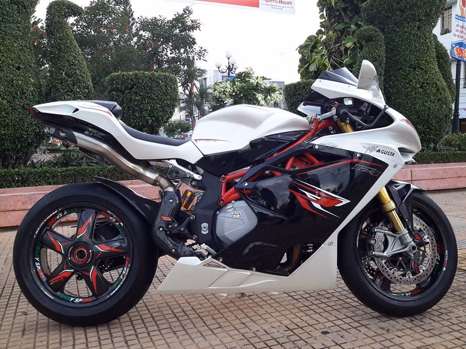MV Agusta F4RR cũng thử gắn mâm RotoBox.