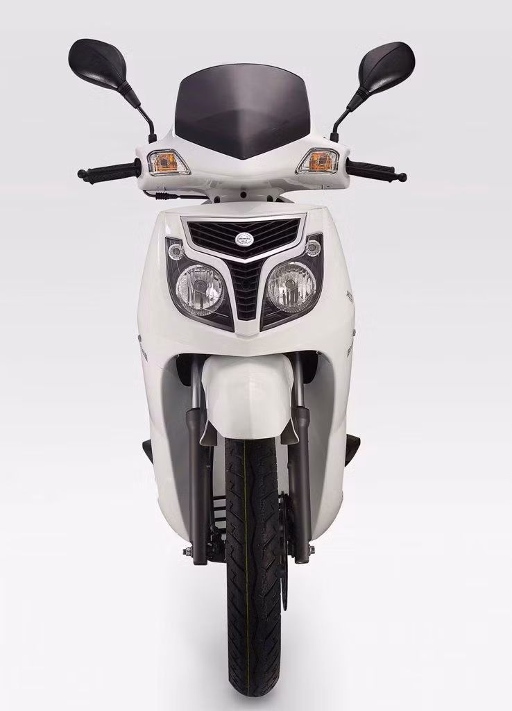 Benelli Caffé Nero 150 EFI được trang bị động cơ 150cc, xi-lanh đơn 4 kỳ với công suất 12 mã lực và mô-men xoắn cực đại 13,3 Nm.