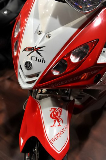 Exciter 2010 được độ theo logo của câu lạc bộ bóng đá nổi tiếng Liverpool.